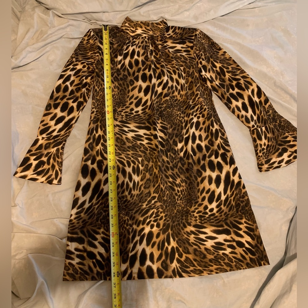✨⚡️💥I.N.C Leopard Print Dress Two Buttons Behind Neck Bell Sleeves.